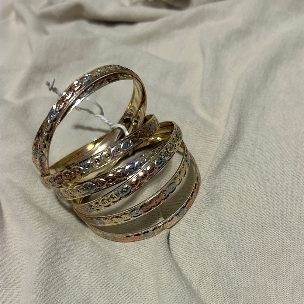 Elegant 7 pieces Gold and Silver Bangles